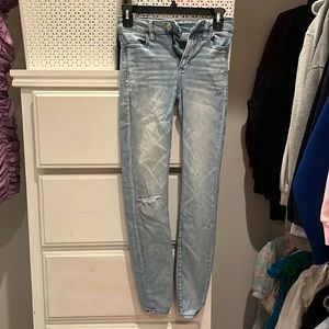 american eagle light wash skinny jeans